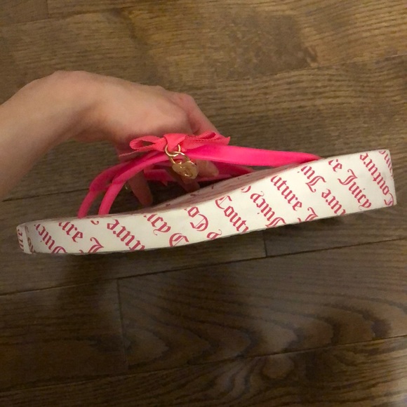 Juicy couture flip flops - Picture 2 of 2